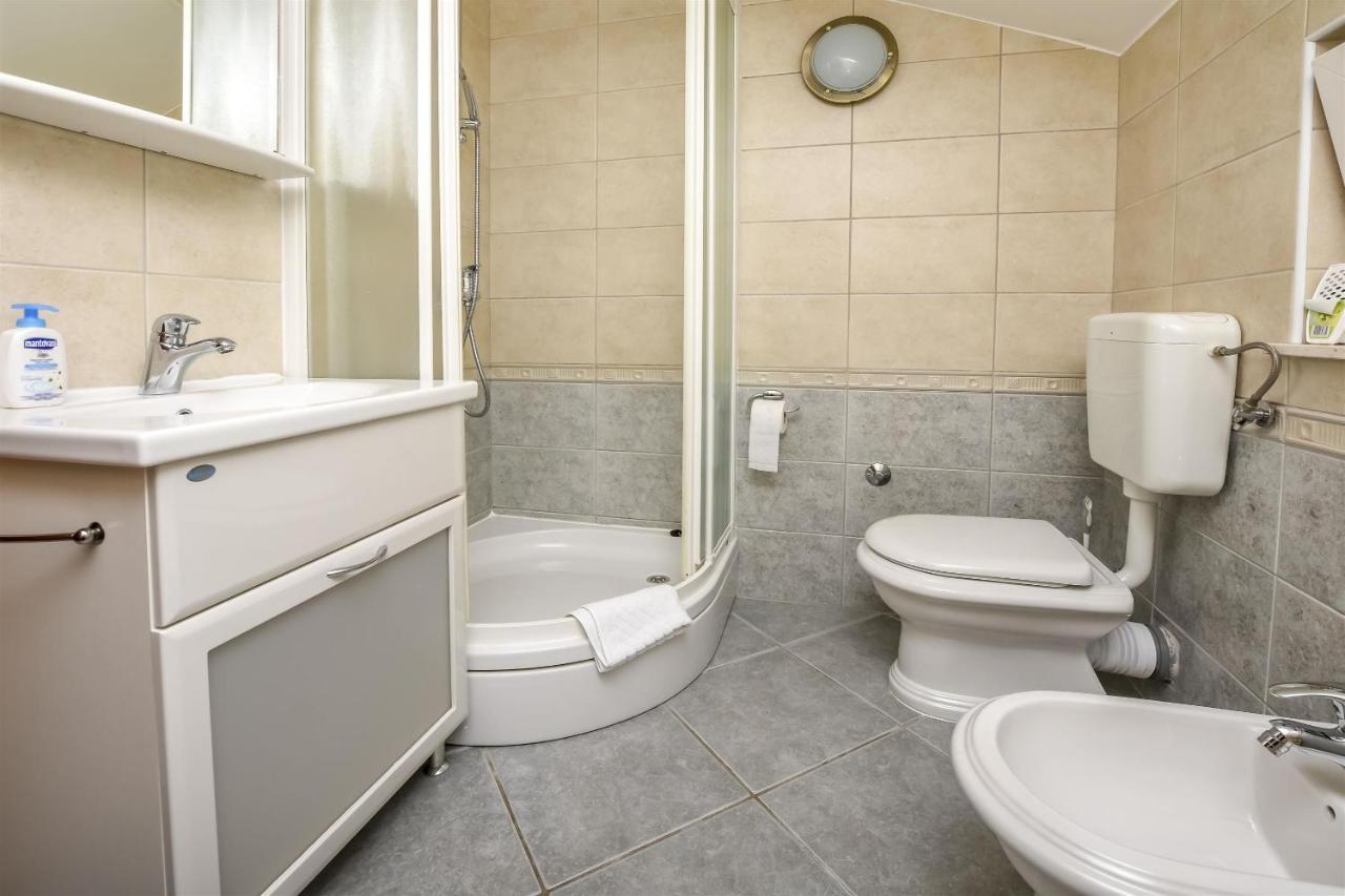 Apartment Zdravka Примоштен Экстерьер фото