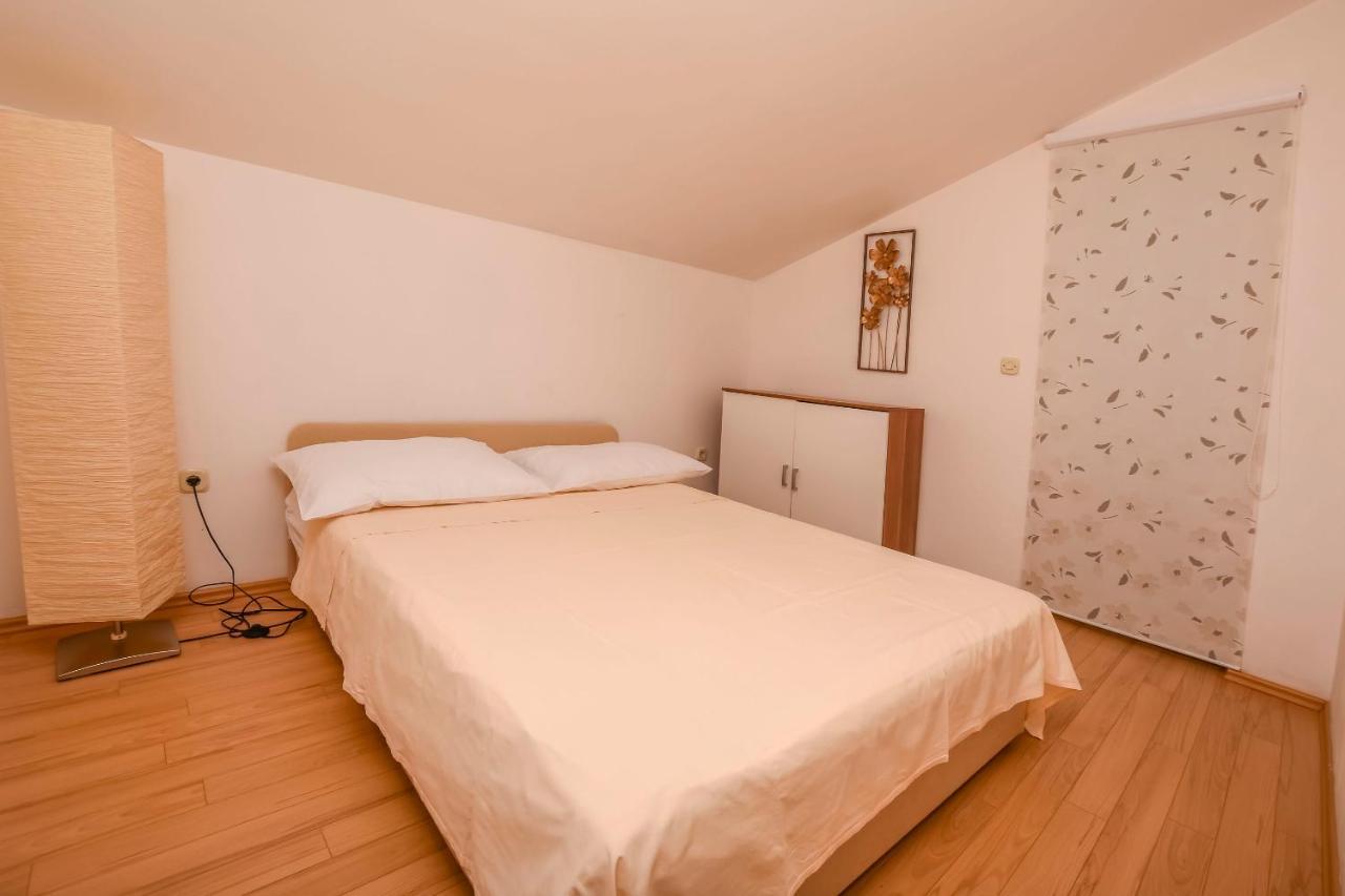 Apartment Zdravka Примоштен Экстерьер фото