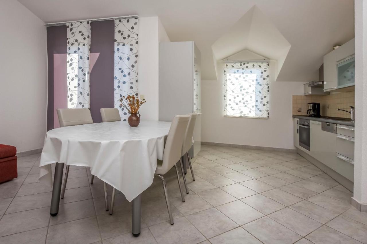 Apartment Zdravka Примоштен Экстерьер фото